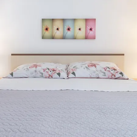 Apartman Lea *