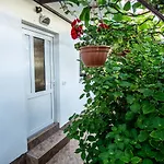 Lea Апартаменты